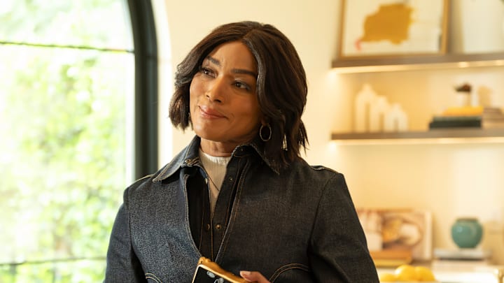 911 - Angela Bassett (Disney/Ray Mickshaw) 