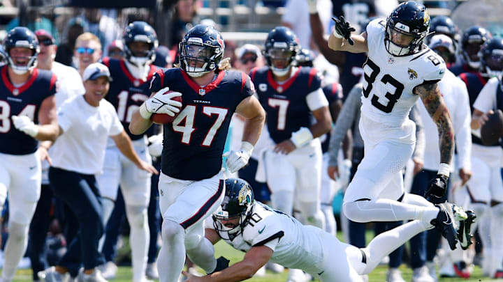 Houston Texans fullback Andrew Beck (47) eludes Jacksonville Jaguars place kicker Brandon McManus