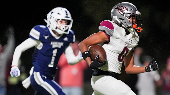 Alcoa's Jamir Dean (0) heads to the end zone for a touchdown during a high school football game between Anderson County and Alcoa held at Anderson County High on Oct. 31, 2025.
