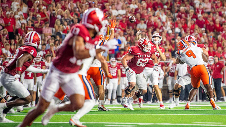 Indiana's Fernando Mendoza (15) throws a touchdown to Elijah Sarratt (13) during the Indiana versus Illinois football game at Memorial Stadium on Saturday, Sept. 20, 2025