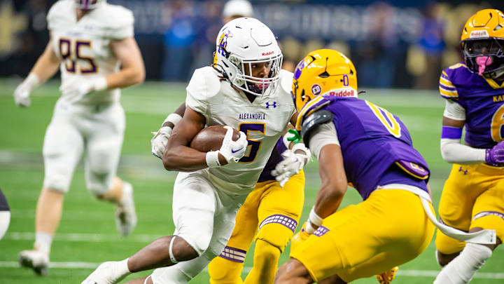 Jt Lindsey 6 runs the ball as Alexandria takes on Edna Karr in the LHSAA Div I State Football Championship game in the Caesars Superdome in New Orleans, LA. Saturday, Dec. 14, 2024. Jt Lindsey 6 runs the ball as Alexandria takes on Edna Karr in the LHSAA Div I State Football Championship game in the Caesars Superdome in New Orleans, LA. Saturday, Dec. 14, 2024.