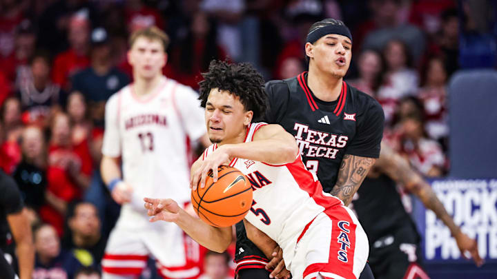 Arizona Wildcats guard Brayden Burries (5) 