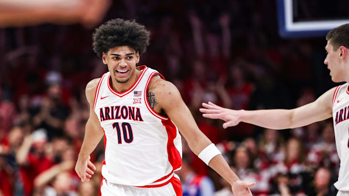 Arizona Wildcats forward Koa Peat (10) 