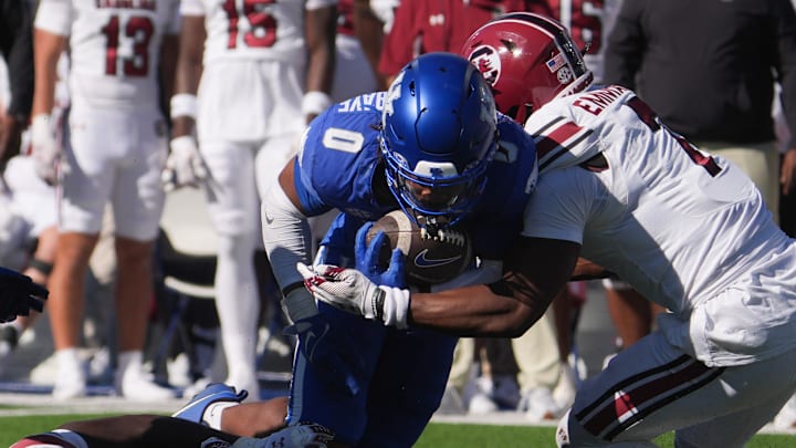 South Carolina football safety Nick Emmanwori tackling Kentucky Wildcats running back Demie Sumo-Karngbaye