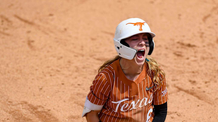 Bella Dayton, Texas softball