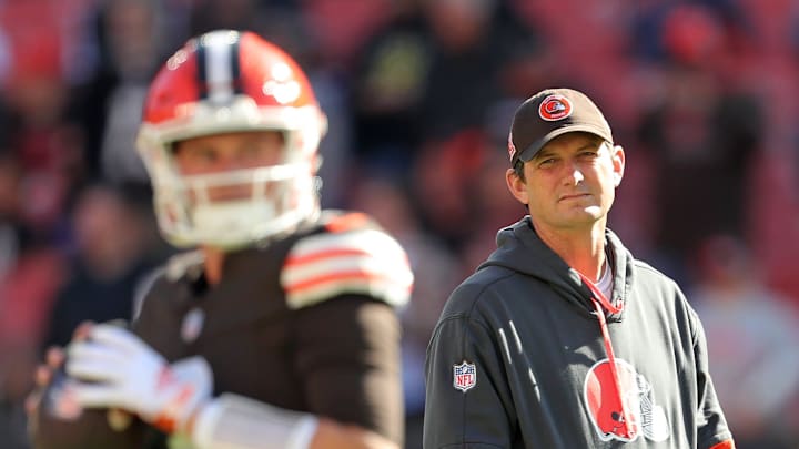 Browns offensive coordinator Ken Dorsey, right, watches as new quarterback Bailey Zappe warms up before a game, Sunday, Oct. 27, 2024, in Cleveland.