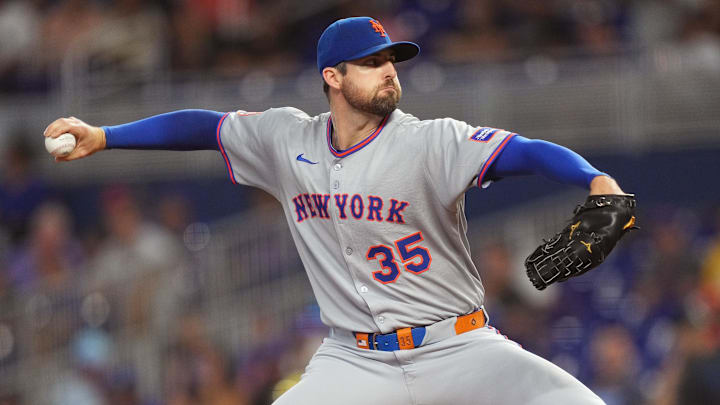 Sep 27, 2025; Miami, Florida, USA;  New York Mets pitcher Clay Holmes (35) pitches against the Miami Marlins in the first inning at loanDepot Park. Mandatory Credit: Jim Rassol-Imagn Images