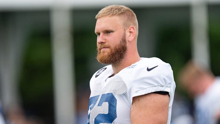 Indianapolis Colts offensive tackle Braden Smith (72) warms up