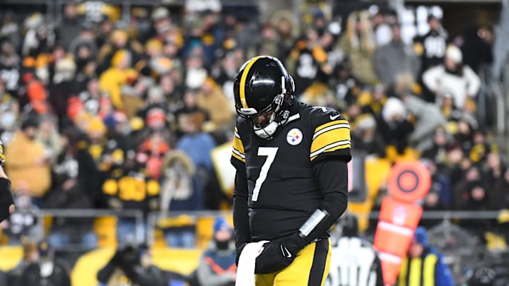 Jan 3, 2022; Pittsburgh, Pennsylvania, USA;  Pittsburgh Steelers quarterback Ben Roethlisberger