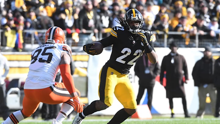 Pittsburgh Steelers running back Najee Harris (22)