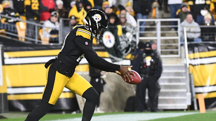 Jan 3, 2022; Pittsburgh, Pennsylvania, USA; Pittsburgh Steelers punter Corliss Waitman (10) kicks the ball against the Cleveland Browns during the third quarter at Heinz Field. Mandatory Credit: Philip G. Pavely-Imagn Images Jan 3, 2022; Pittsburgh, Pennsylvania, USA; Pittsburgh Steelers punter Corliss Waitman (10) kicks the ball against the Cleveland Browns during the third quarter at Heinz Field. Mandatory Credit: Philip G. Pavely-Imagn Images