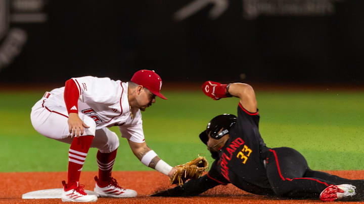 Rigoberto Hernandez 10, the Louisiana Ragin' Cajuns baseball take on Maryland.