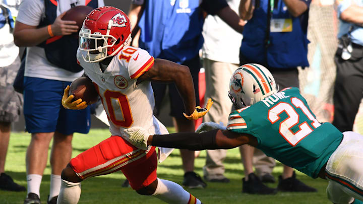 Kansas City Chiefs wide receiver Tyreek Hill (10) eludes the tackle of Miami Dolphins free safety Eric Rowe (21) to score a touchdown in the first half at Hard Rock Stadium in Miami Gardens, December 13, 2020.