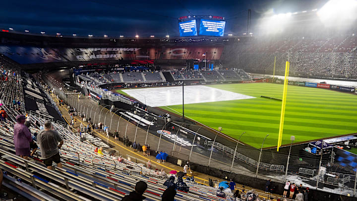 The disastrous night ends with a postponement to the following afternoon The disastrous night ends with a postponement to the following afternoon