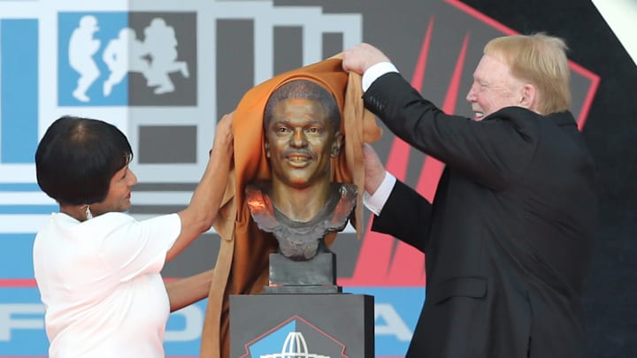 Elaine Anderson, sister of Cliff Branch, and Raiders owner Mark Davis, unveil the bust of Cliff Branch during the Pro Football Hall of Fame Enshrinement at Tom Benson Stadium in Canton on Saturday, August 6, 2022