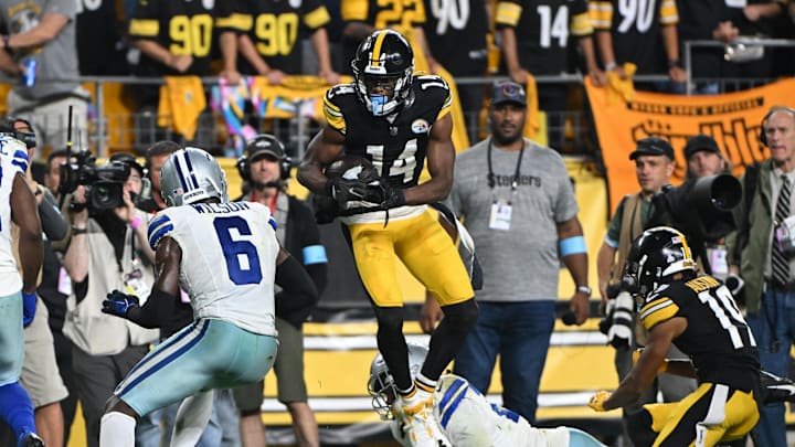 Pittsburgh Steelers wide receiver George Pickens makes a catch in front of Dallas Cowboys safety Donovan Wilson