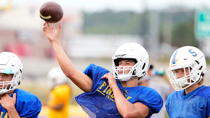 Aug 4, 2022; Findlay, OH, USA; Findlay quarterback Ryan Montgomery looks to throw the ball during practice at Findlay High School on August 4, 2022. Ryan's brother Luke is an offensive linemen committed to Ohio State.

Ceb Osufb Montgomery Kwr 08