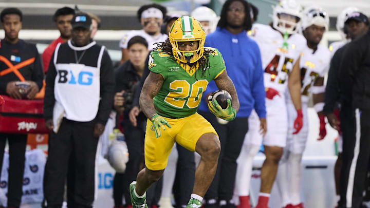 Nov 9, 2024; Eugene, Oregon, USA; Oregon Ducks running back Jordan James (20) picks up a first down on a pass play during the first half against the Maryland Terrapins at Autzen Stadium. Mandatory Credit: Troy Wayrynen-Imagn Images
