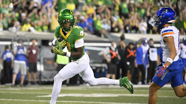 Sep 7, 2024; Eugene, Oregon, USA; Oregon Ducks wide receiver Evan Stewart (7) catches a touchdown pass during the first half against Boise State Broncos safety Kaonohi Kaniho (14) at Autzen Stadium. Mandatory Credit: Troy Wayrynen-Imagn Images Sep 7, 2024; Eugene, Oregon, USA; Oregon Ducks wide receiver Evan Stewart (7) catches a touchdown pass during the first half against Boise State Broncos safety Kaonohi Kaniho (14) at Autzen Stadium. Mandatory Credit: Troy Wayrynen-Imagn Images