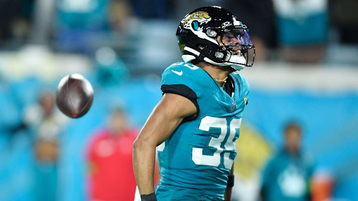 The Atlanta Falcons signed former Jacksonville Jaguars wide receiver and return specialist Jamal Agnew.
