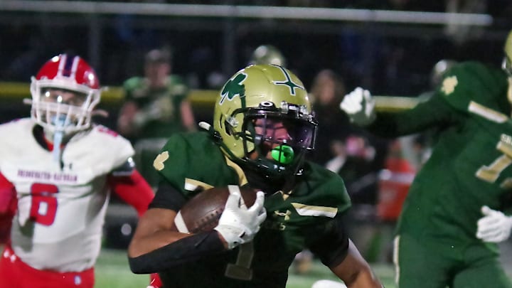 No. 7 Bishop Feehan takes on No. 5 Catholic Memorial on Saturday afternoon at 3:30 p.m. in the Division 2 final round.