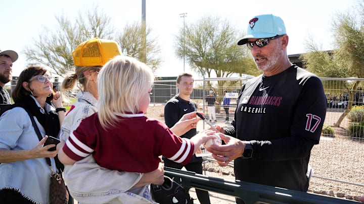 Arizona Diamondbacks manager Torey Lovullo signs autographs during spring training workouts at Salt River Fields at Talking Stick in Scottsdale on Feb. 20, 2025.