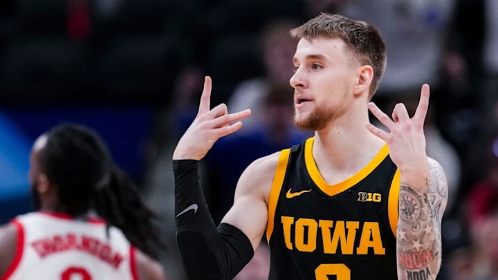 Iowas guard Brock Harding is considering the UW among six portal options.