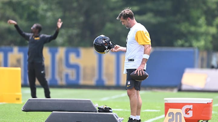 Jun 10, 2025; Pittsburgh, PA, USA;  Pittsburgh Steelers quarterback Aaron Rodgers (8) looks over his helmet during minicamp at their South Side facility. Mandatory Credit: Philip G. Pavely-Imagn Images