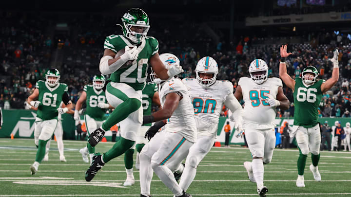 New York Jets running back Breece Hall scores a touchdown during the fourth quarter of their game against the Miami Dolphins.