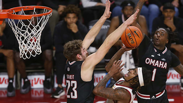 Omaha is an underdog to St. Thomas Minnesota in the Summit League Final.