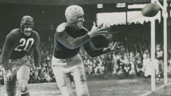 Green Bay Packers receiver Don Hutson catches.