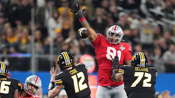 Dec 29, 2023; Arlington, Texas, USA; Ohio State Buckeyes defensive tackle Tyleik Williams (91) tries to knock down a pass by Missouri Tigers quarterback Brady Cook (12) during the third quarter of the Goodyear Cotton Bowl Classic at AT&T Stadium. Ohio State lost 14-3. Dec 29, 2023; Arlington, Texas, USA; Ohio State Buckeyes defensive tackle Tyleik Williams (91) tries to knock down a pass by Missouri Tigers quarterback Brady Cook (12) during the third quarter of the Goodyear Cotton Bowl Classic at AT&T Stadium. Ohio State lost 14-3.