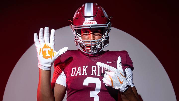 Oak Ridge’s Malik Howard is one of the Knox News Elite 8 college football recruits in the Knoxville area for 2026.