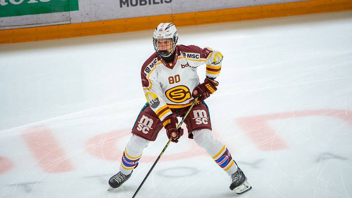LAUSANNE, SWITZERLAND - SEPTEMBER 16: Simas Ignatavicius #80 of Geneve-Servette HC in action during the Swiss National League match between Lausanne HC and Geneve-Servette HC at Vaudoise Arena on September 16, 2025 in Lausanne, Switzerland. (Photo by RvS.Media/Robert Hradil/Getty Images)