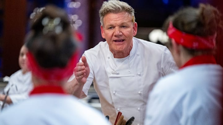 Hell's Kitchen Season 23 episode 2, Gordon Ramsay and the Red Team during dinner service