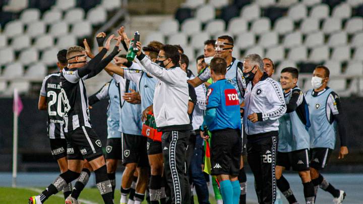Apesar de crise financeira, alvinegro vive boa fase e está perto de voltar à elite do Brasileirão Apesar de crise financeira, alvinegro vive boa fase e está perto de voltar à elite do Brasileirão