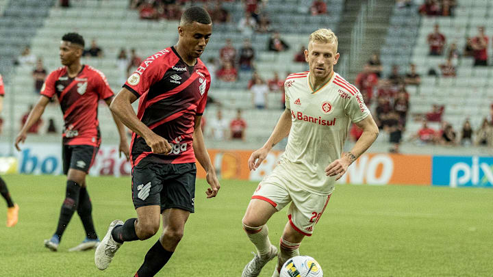 Erick e Pedro Henrique tiveram boas chances no jogo em Curitiba