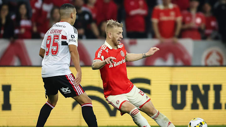 Pedro Henrique marcou duas vezes contra o São Paulo do estreante Marcos Guilherme Pedro Henrique marcou duas vezes contra o São Paulo do estreante Marcos Guilherme