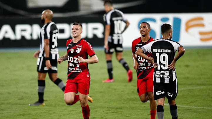 Em momentos distintos, Glorioso e Furacão se encontram novamente no Nilton Santos para encerrar o primeiro turno do Brasileirão