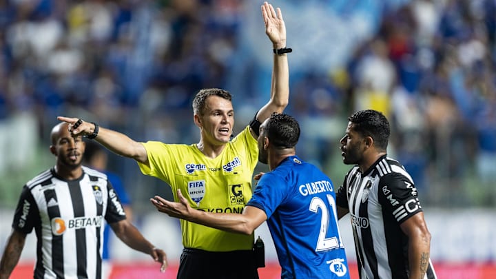 Paulo César Zanovelli comandou um jogo tenso em Belo Horizonte Paulo César Zanovelli comandou um jogo tenso em Belo Horizonte