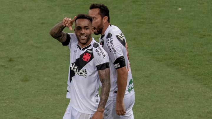 Nenê substituiu Alex Teixeira no meio de semana e fez um golaço