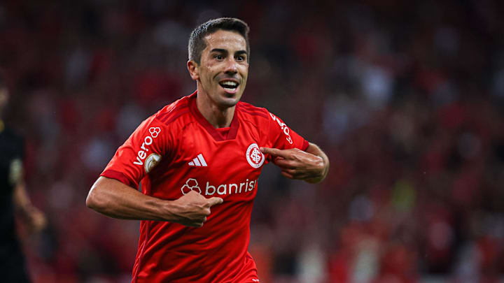 Carlos de Pena marcou o gol que abriu o placar no Beira-Rio