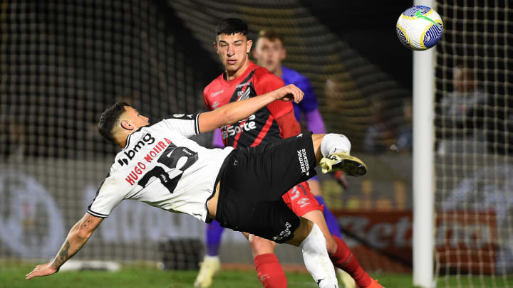 Hugo Moura foi o melhor em campo diante de sua ex-equipe