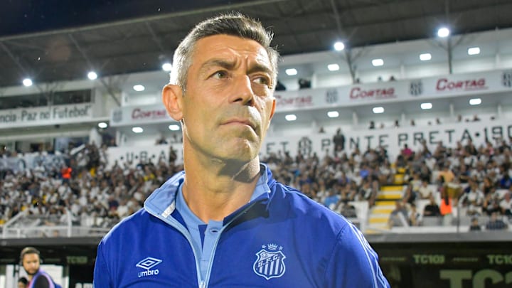 Pedro Caixinha prepara força máxima para o primeiro grande teste do Santos em 2025