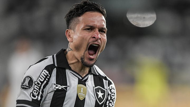 Artur marcou o gol da vitória do Botafogo