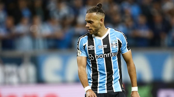 Braithwaite é a principal referência no elenco do Grêmio