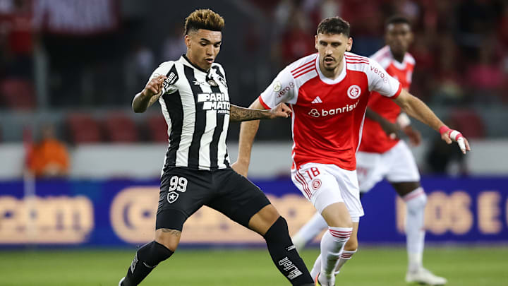 Botafogo e Internacional se enfrentam neste domingo (11), no Rio de Janeiro