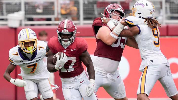 Sep 5, 2026; Tuscaloosa, AL, USA; Alabama running back Trae'shawn Brown (17) sprints through a hole in the East Carolina line opened by Alabama offensive lineman Racin Delgatty (55) at Saban Field in Bryant-Denny Stadium. Mandatory Credit: Gary Cosby Jr.-Tuscaloosa News Sep 5, 2026; Tuscaloosa, AL, USA; Alabama running back Trae'shawn Brown (17) sprints through a hole in the East Carolina line opened by Alabama offensive lineman Racin Delgatty (55) at Saban Field in Bryant-Denny Stadium. Mandatory Credit: Gary Cosby Jr.-Tuscaloosa News
