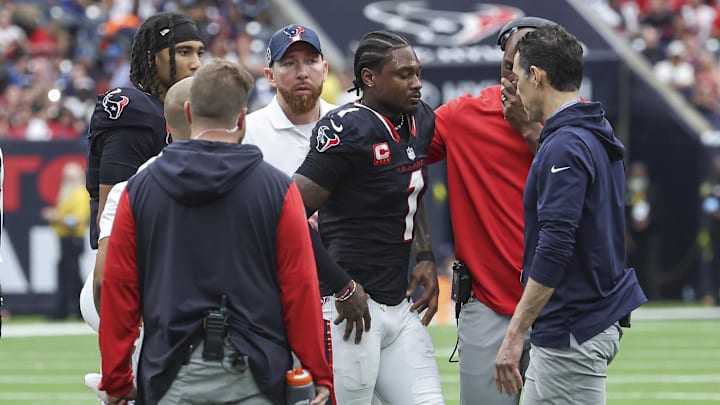 Oct 27, 2024; Houston, Texas, USA; Houston Texans wide receiver Stefon Diggs (1) walks off the field after an apparent injury during the third quarter against the Indianapolis Colts at NRG Stadium. Mandatory Credit: Troy Taormina-Imagn Images Oct 27, 2024; Houston, Texas, USA; Houston Texans wide receiver Stefon Diggs (1) walks off the field after an apparent injury during the third quarter against the Indianapolis Colts at NRG Stadium. Mandatory Credit: Troy Taormina-Imagn Images