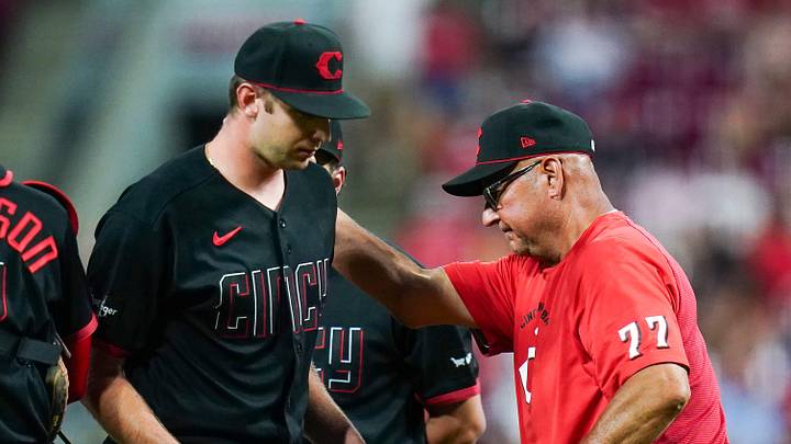 Cincinnati Reds manager Terry Francona (77) relieves Cincinnati Reds pitcher Nick Lodolo (40) from the pitchers mound in the sixth inning of a MLB game between the Cincinnati Reds and Arizona Diamondbacks, Friday, June 12, 2026, at Great American Ball Park in downtown Cincinnati. Cincinnati Reds manager Terry Francona (77) relieves Cincinnati Reds pitcher Nick Lodolo (40) from the pitchers mound in the sixth inning of a MLB game between the Cincinnati Reds and Arizona Diamondbacks, Friday, June 12, 2026, at Great American Ball Park in downtown Cincinnati.